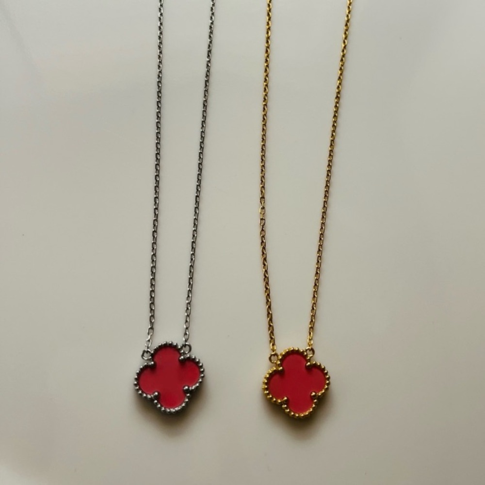 ***Clover Motif Pendant Necklace, Sterling Silver, 18K Gold Plated -
Motif - Picture 2 of 8